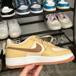 BRAND NEW WORN ONCE neutral boys dunks